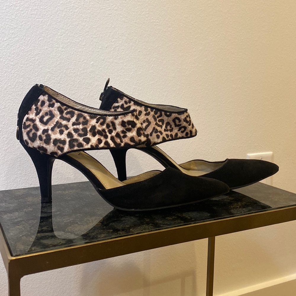 Ellen Tracy Leopard and Black heels